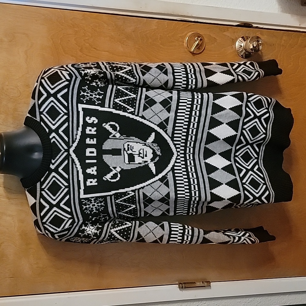 NFL Las Vegas Raiders Ugly Xmas Sweater Black and Gray Crewneck Size Small